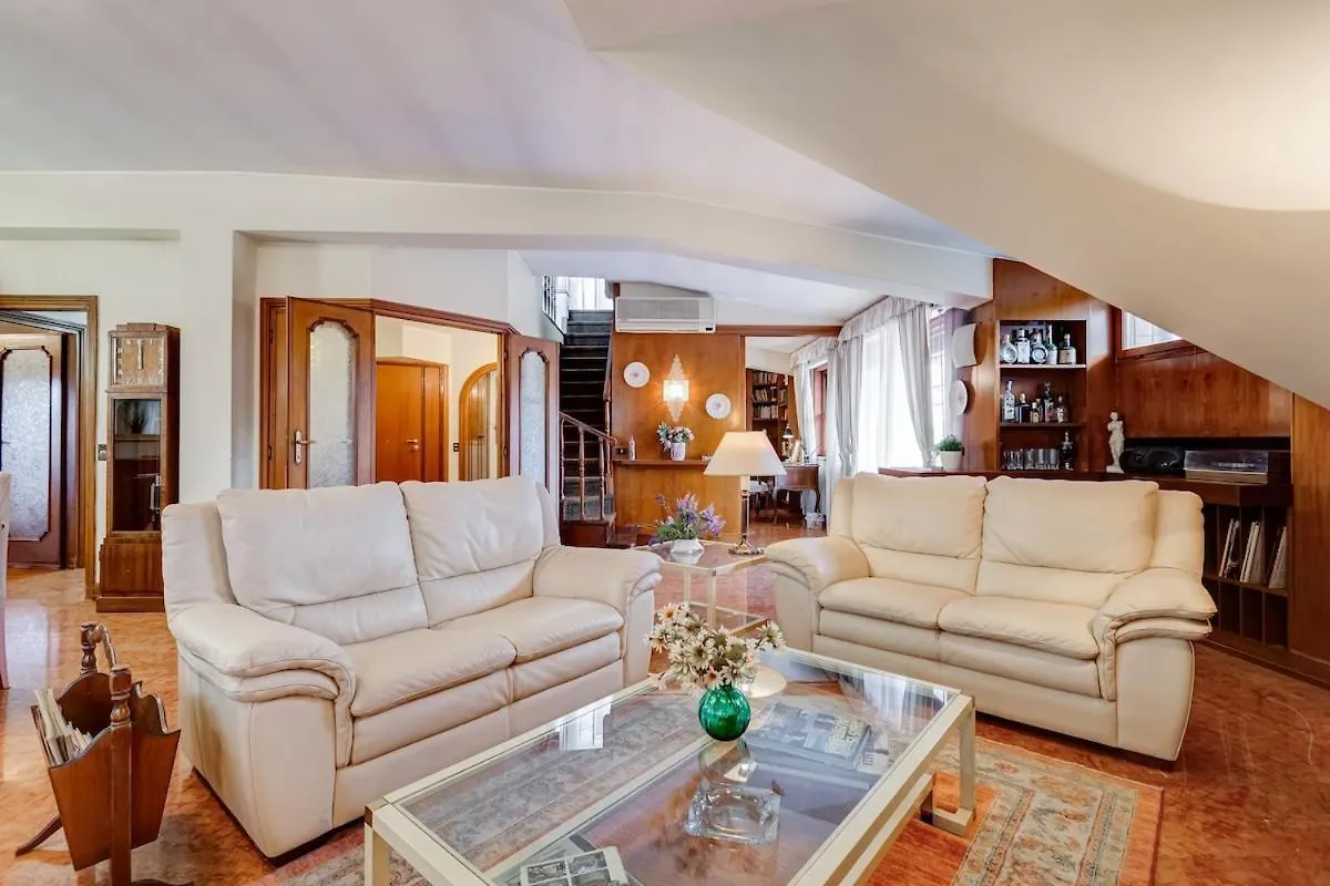 The Elegant Penthouse - Ampio Attico Con Posto Auto Apartment Rome